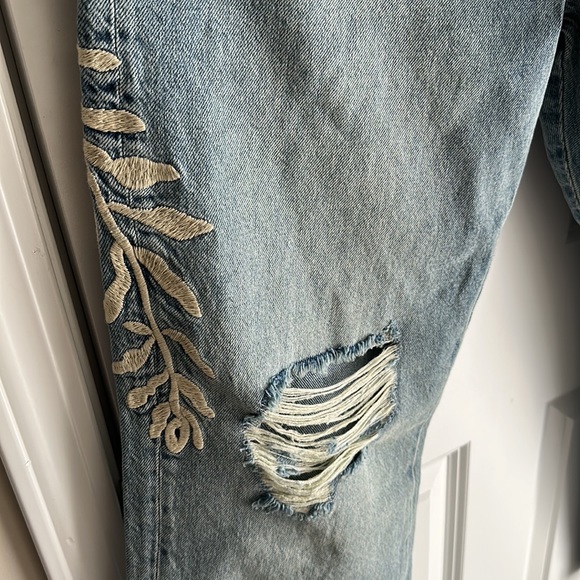 NWOT Free People x We The Free Bren Embroidered Distressed Boyfriend Jeans $168 - Picture 15 of 15